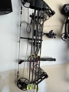16500 Bear Archery R/h Resurgence Compound Box