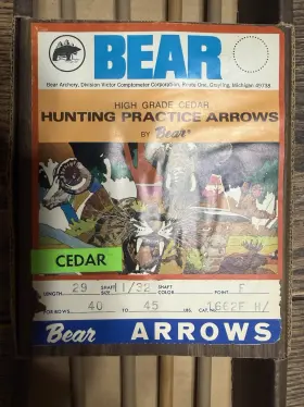 1662f Bear Archery Cedar Wood Arrows 29 Inch Feather Fletched For Recurve Longbow