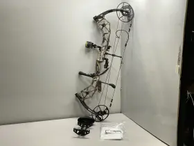 Bear Archery 754806380377 Rady To Hunt Bow Paradigm 70 Right Handed - Whitetail