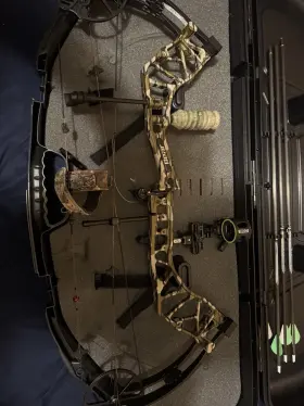 Ava24a100 Bear Archery Species Ev 70 Lb Draw Right Hand. Lots Of New Parts Comes With Everything
