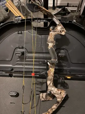 0818366 Martin Archery Trophy Hunter Xtreme Compound Bow 45-60 Adjustable Draw With Add Ons