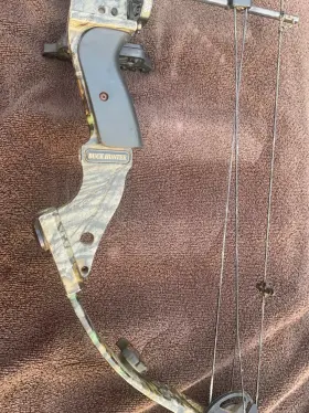 826-1578 Parker Buck Hunter Compound Bow Rh 60-70/28-29